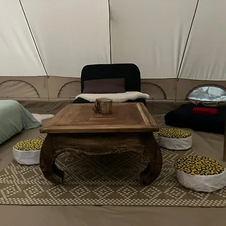 Grande Tente Tipi En Pleine Foret ラグジュアリーテント Burzet