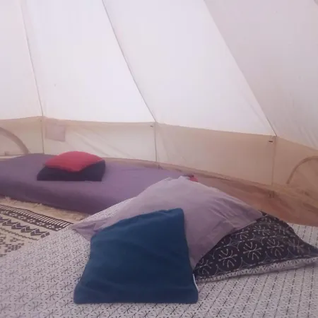 Tente Tipi En Plein Coeur D'une Foret *