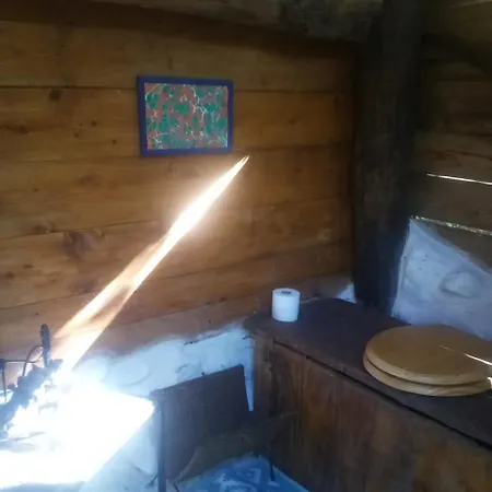 Tente Tipi En Plein Coeur D'une Foret Burzet