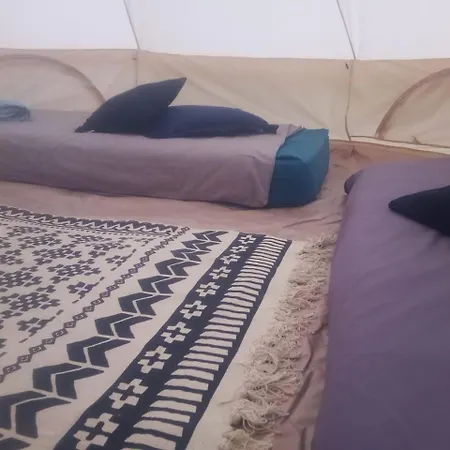 Tente Tipi En Plein Coeur D'une Foret Burzet